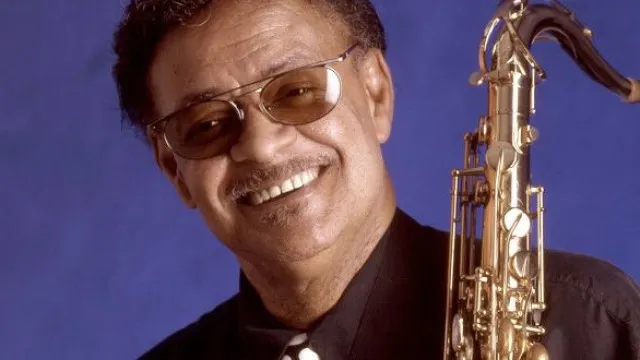 
                    Morreu Plas Johnson, saxofonista do tema de 