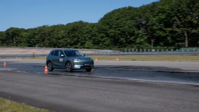 
                    Marca chinesa aposta em novos SUV produzidos na Europa. Quando chegam?
                