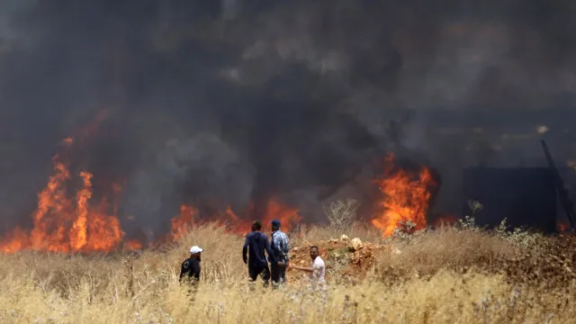 
                    Colonos israelitas atacaram aldeias palestinianas na Cisjordânia
                