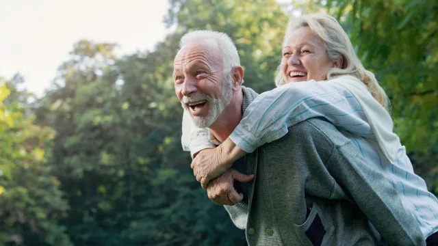 
                    Longevidade. 7 hábitos diários que ajudam a viver mais anos
                