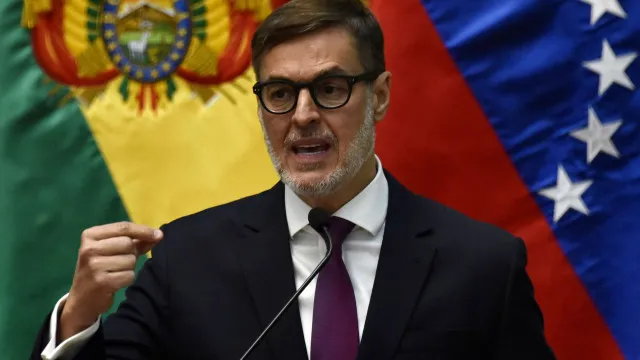 
                    Venezuela inicia retirada definitiva do TPI: 