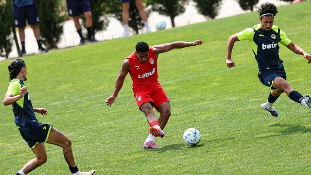 Santa Clara fecha pré-época com 'chapa três' ao Arouca