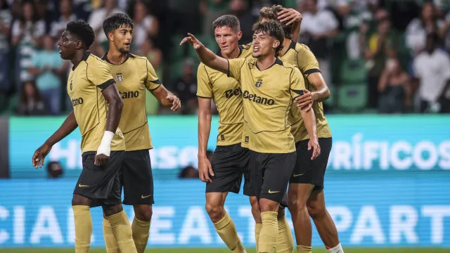 
                    Sporting inspirou-se nos Cinco Violinos e brilhou com triunfo ante Monaco
                