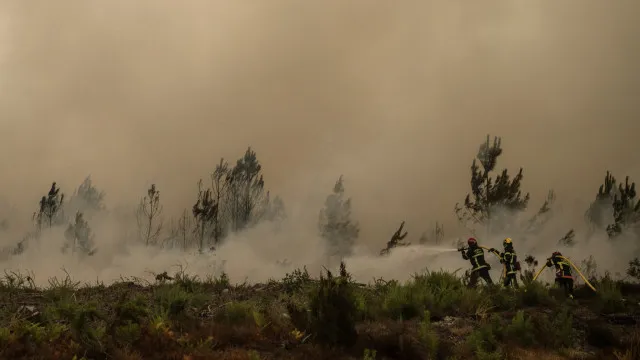 França retira mais 4.000 pessoas devido ao incêndio em Gironda