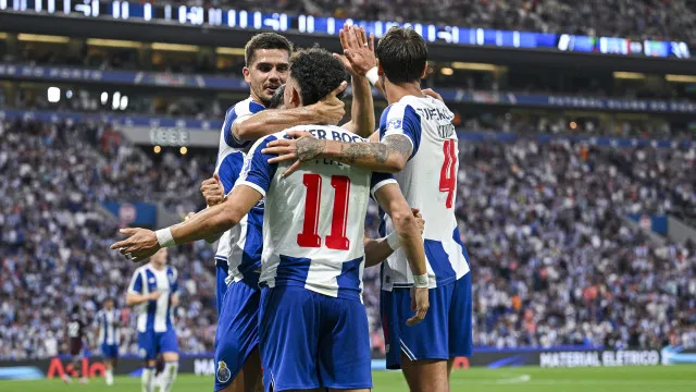 Este dragão cospe fogo até na apresentação. O FC Porto-Aston Villa à lupa