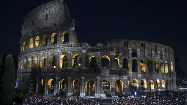 
                    Panteão e Coliseu de Roma vão ter horários noturnos em agosto
                