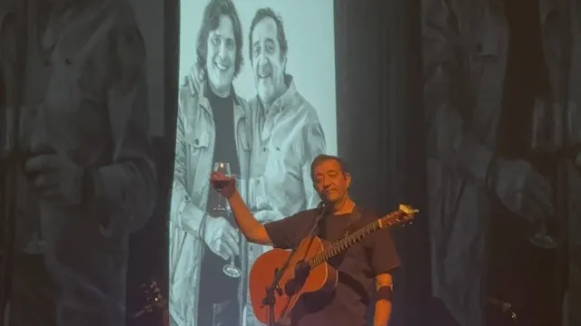Rui Veloso homenageia Luís Represas. "Sala rebentou de aplausos para ele"