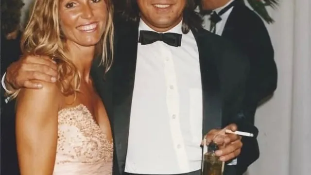 
                    Cinha Jardim recorda foto com Luís Represas do dia do seu casamento
                