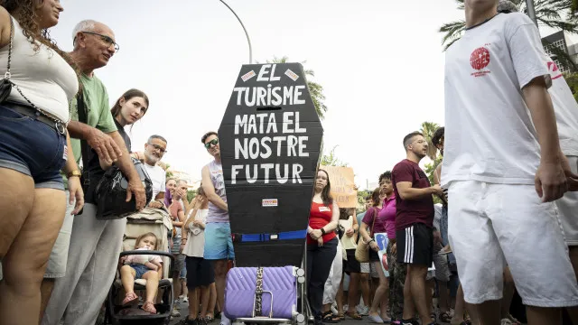 
                    Milhares em Maiorca para afirmar que 