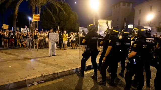 Oito feridos apÃ³s manifestaÃ§Ã£o em Palma contra sobrelotaÃ§Ã£o turÃstica