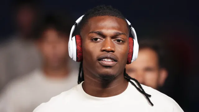Rafael LeÃ£o arrasado: "SerÃ¡ mais cantor do que futebolista"