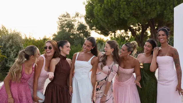 
                    Gonçalo Ramos e Maguigas: Os detalhes do look (inesquecível) da noiva
                