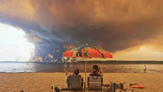 
                    Incêndio estabiliza na Gironda, mas continua por controlar
                