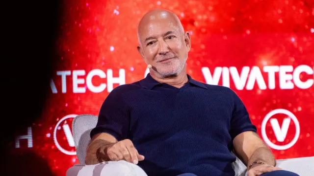 
                    Trabalhar é a melhor forma de lidar com o stress, diz Jeff Bezos
                
