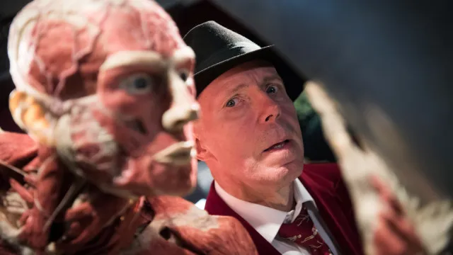 Morreu Gunther von Hagens, polÃ©mico mÃ©dico que expÃ's cadÃ¡veres sem pele
