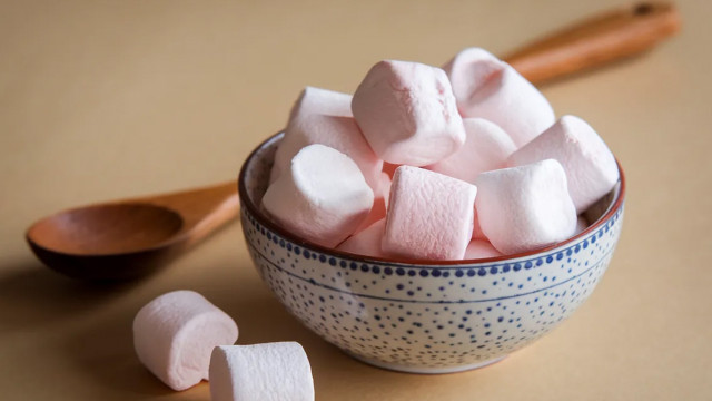 Lanche zero calorias? Receita de marshmallows só com 1 ingrediente