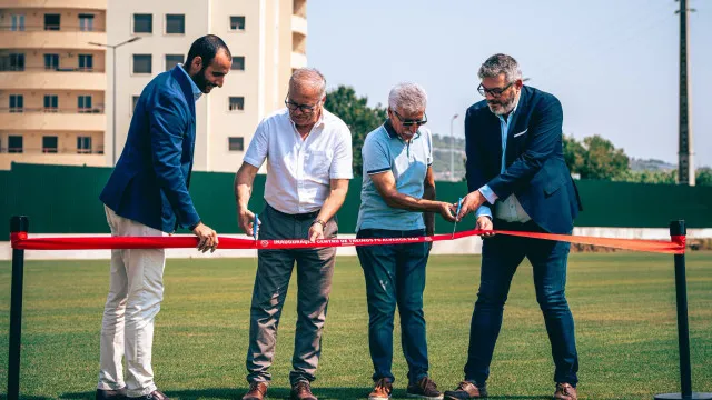 
                    Alverca volta a treinar em casa após inaugurar novo campo relvado
                