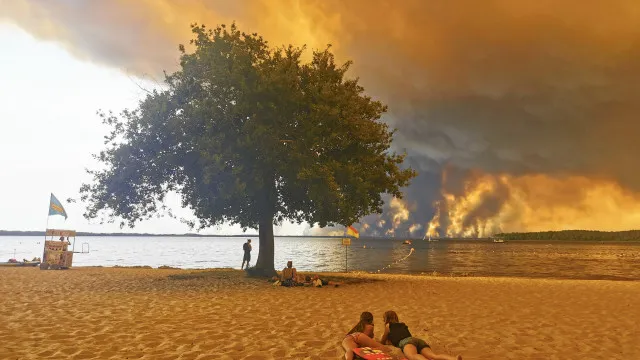 FranÃ§a enfrenta nuvens de fogo pela 1.Âª vez. Afinal, que fenÃ³meno Ã© este?