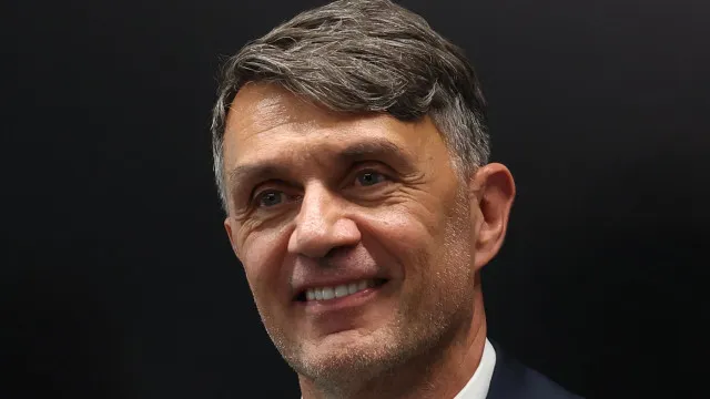 
                    Caos em Itália: Maldini demite-se, mas haverá 