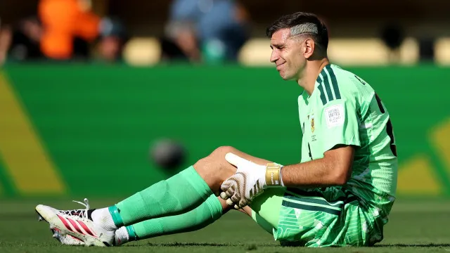 
                    Fim das pausas táticas dos guarda-redes? Regra pode revolucionar futebol
                