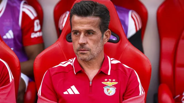 Marco Silva aplica corte no plantel do Benfica e risca quatro jovens