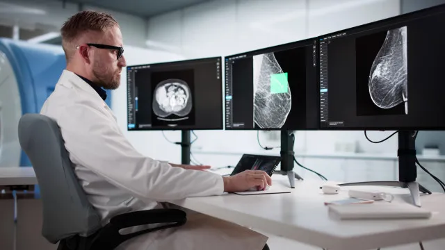 Oncologista alerta para 3 sintomas de cancro que muitos ignoram