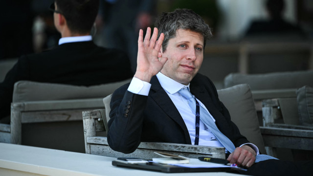 Sam Altman diz que mundo deve aceitar