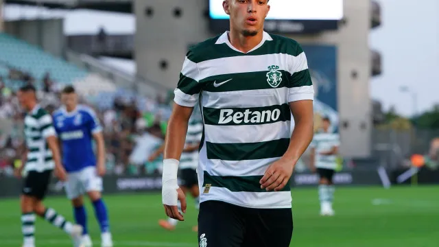 
                    Sporting negoceia contra de cláusula 'monstruosa' com Flávio Gonçalves
                