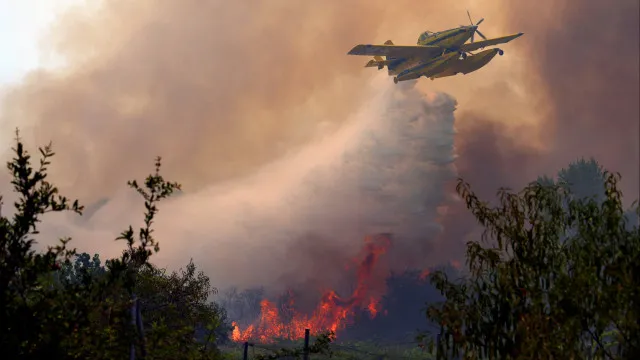 
                    Fogo que começou em Valpaços com frente ativa em Mirandela e Vinhais
                