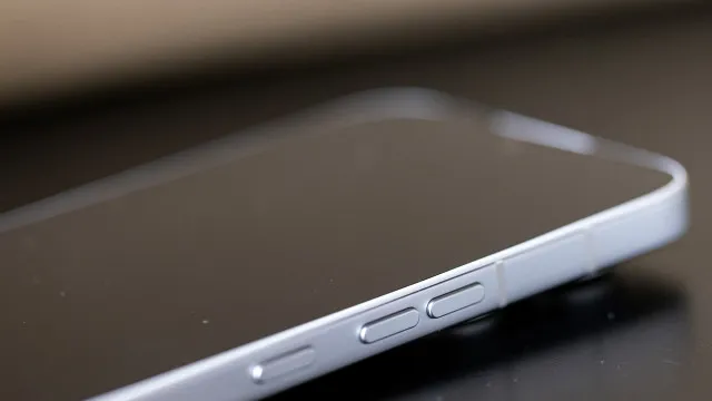 
                    Os 5 truques do botão Power no telemóvel que (provavelmente) não conhece
                
