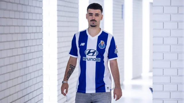 
                    Oficial: Ricardinho reforça equipa de futsal do FC Porto
                