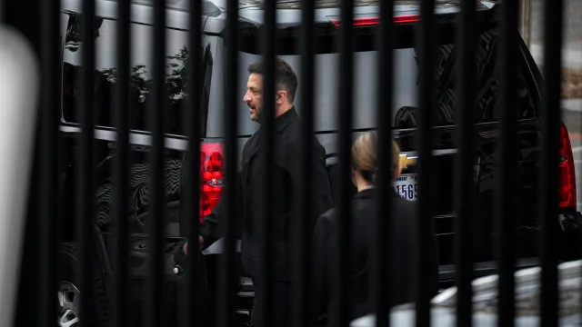Zelensky chega Ã  Casa Branca para reuniÃ£o Ã  porta fechada com Trump