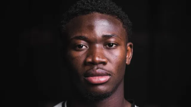 
                    Oficial: Patrick Ouotro reforça eixo do ataque do Vitória SC
                