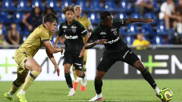 
                    Famalicão vence Lens nos penáltis, mas falha final do torneio de Como
                