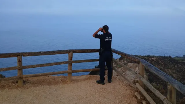 Retomadas buscas por surfista britânico Arran Strong em Aljezur