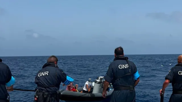 GNR detÃ©m trÃªs homens e apreende embarcaÃ§Ã£o ao largo de Espanha