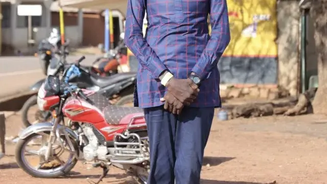 
                    Morreu Sulemana Samed, o homem mais alto do Gana (media mais de 2,20m)
                