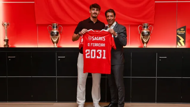 
                    Oficial: Rui Costa renova contrato com pérola do Benfica para a baliza
                