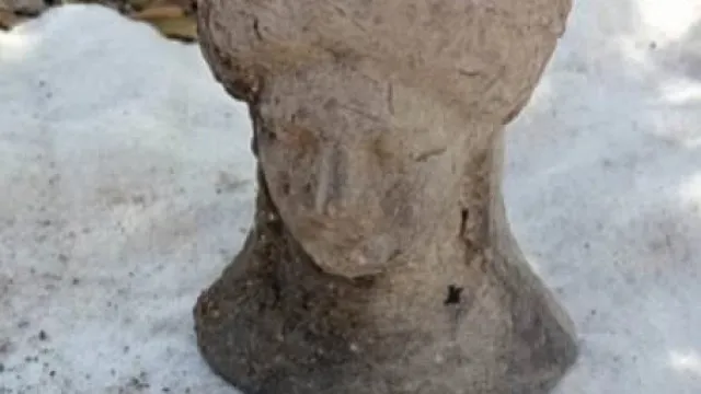 
                    Necrópole com armas e incensário da deusa Tanit descoberta em Alicante
                