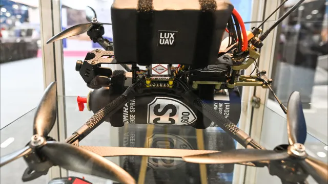 
                    EUA usam drones com gás pimenta contra tiroteios em escolas 
                