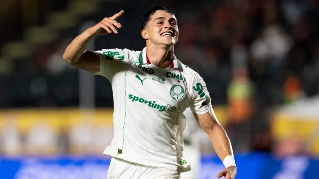 
                    Palmeiras goleia contra nove e Abel afasta-se cada vez mais de Jardim
                