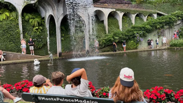 Carolina Deslandes de fÃ©rias com os filhos em local de sonho. As imagens