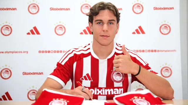 
                    Oficial: Gustavo Sá assina pelo Olympiacos por empréstimo do Nottingham 
                
