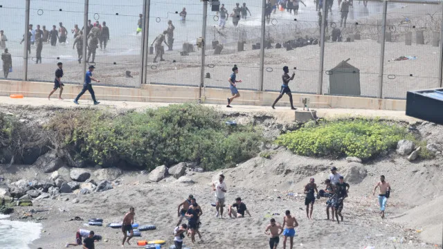 "EmergÃªncia". Milhares chegam vindos de Marrocos: O que se passa em Ceuta