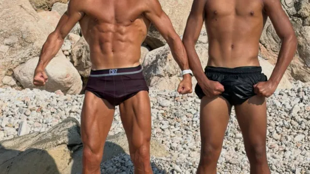 
                    De férias, CR7 mostra fotos com Cristianinho (abdominais saltam à vista)
                