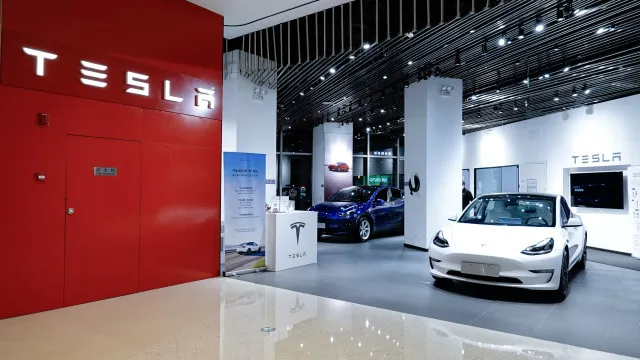 Musk desmente que Tesla venda operaÃ§Ãµes na China: "Absurdamente falso"