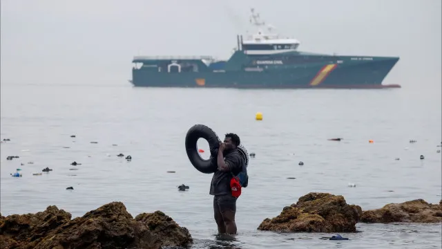 
                    Mais de 25 mil migrantes regressam a Marrocos após entrada em Ceuta
                