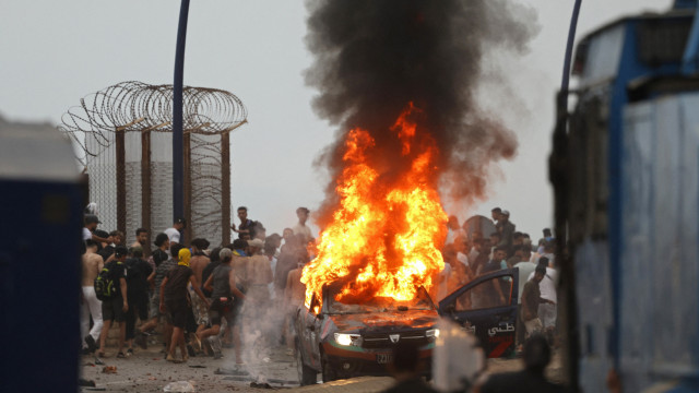 Caos, fogos... e 25 mil regressaram? Imagens da crise do lado de Marrocos