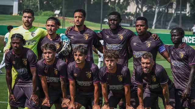 Antes do Sporting, Nottingham Forest bate Portimonense em particular