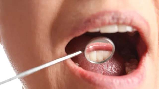 
                    Mau hálito pode ser sintoma de cancro da boca. O que precisa de saber
                